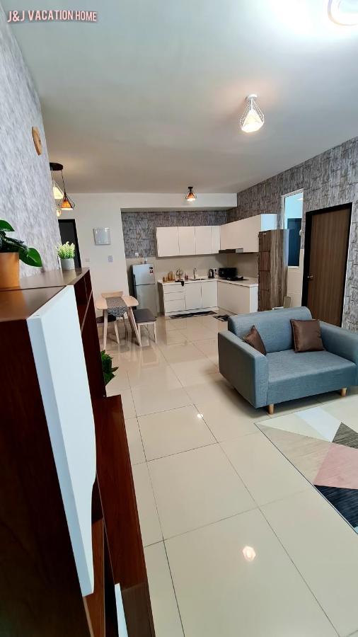 J&J Vacation Home@Novo8 Residence Kampong Tambak Eksteriør bilde