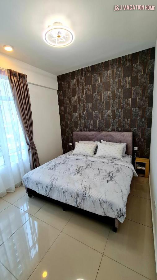 J&J Vacation Home@Novo8 Residence Kampong Tambak Eksteriør bilde