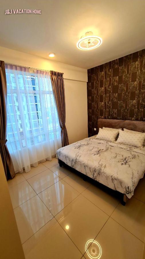 J&J Vacation Home@Novo8 Residence Kampong Tambak Eksteriør bilde