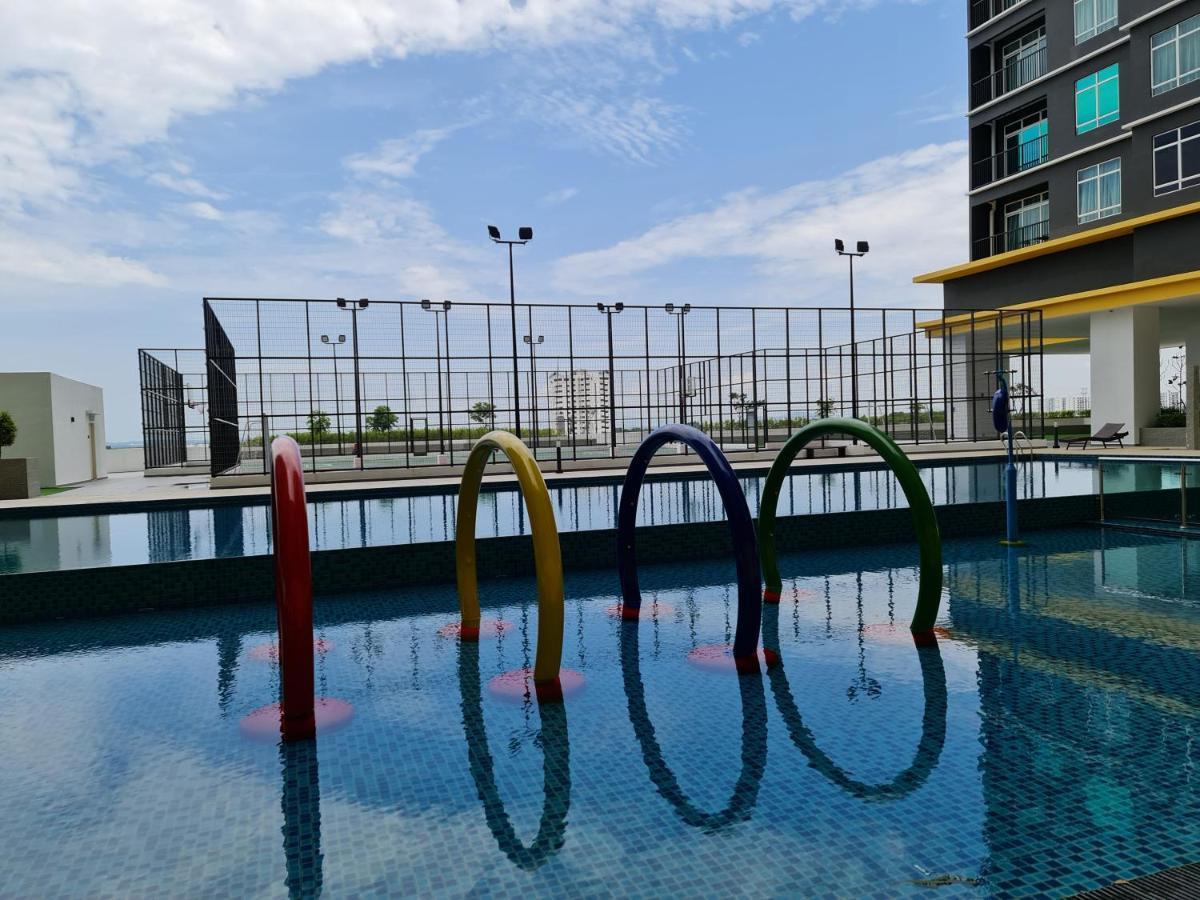 J&J Vacation Home@Novo8 Residence Kampong Tambak Eksteriør bilde