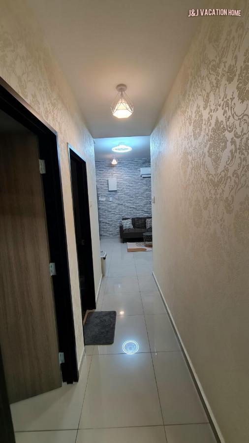 J&J Vacation Home@Novo8 Residence Kampong Tambak Eksteriør bilde
