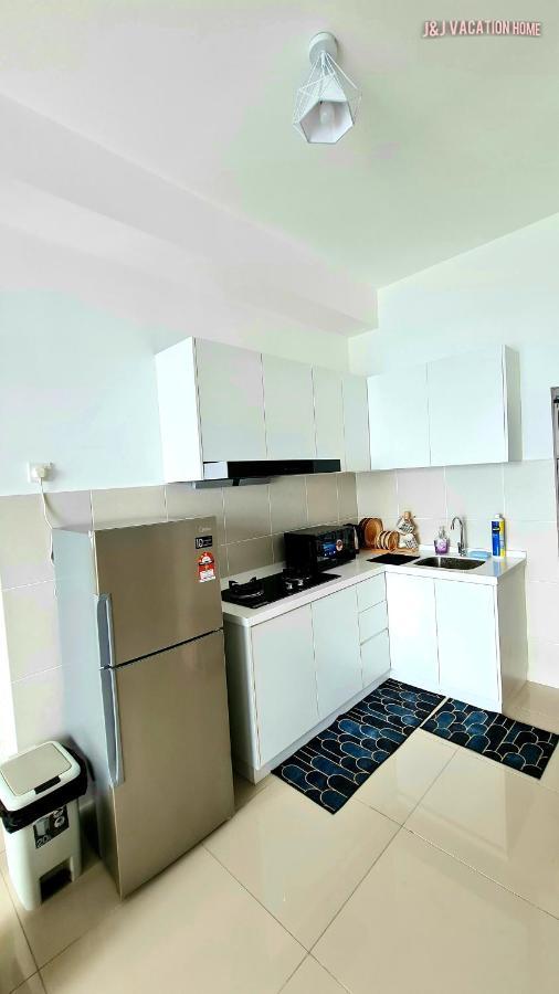 J&J Vacation Home@Novo8 Residence Kampong Tambak Eksteriør bilde