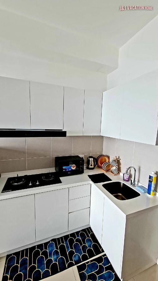 J&J Vacation Home@Novo8 Residence Kampong Tambak Eksteriør bilde
