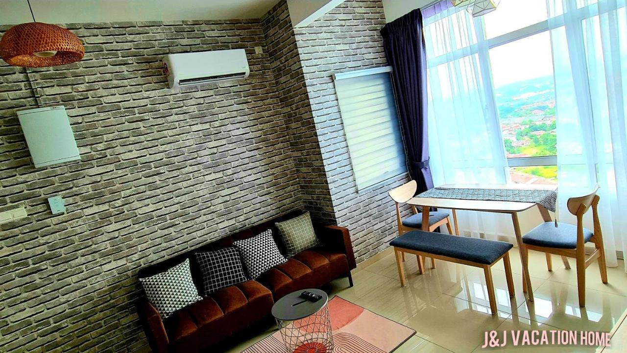 J&J Vacation Home@Novo8 Residence Kampong Tambak Eksteriør bilde