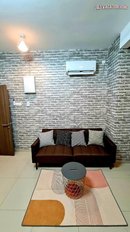J&J Vacation Home@Novo8 Residence Kampong Tambak Eksteriør bilde