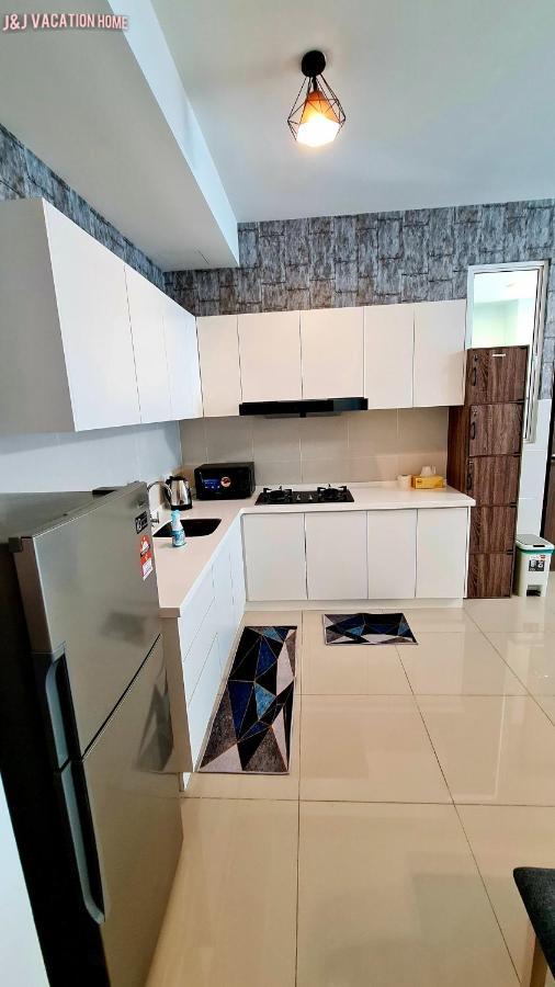 J&J Vacation Home@Novo8 Residence Kampong Tambak Eksteriør bilde