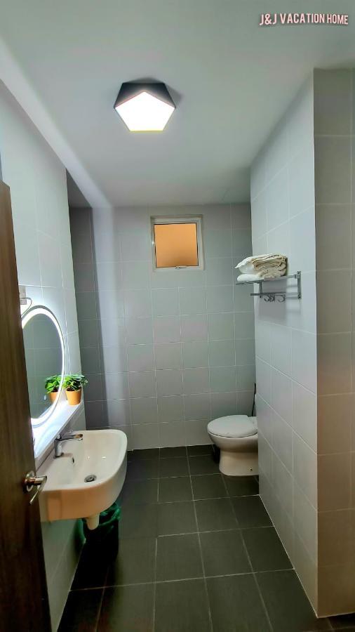 J&J Vacation Home@Novo8 Residence Kampong Tambak Eksteriør bilde