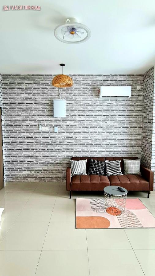 J&J Vacation Home@Novo8 Residence Kampong Tambak Eksteriør bilde