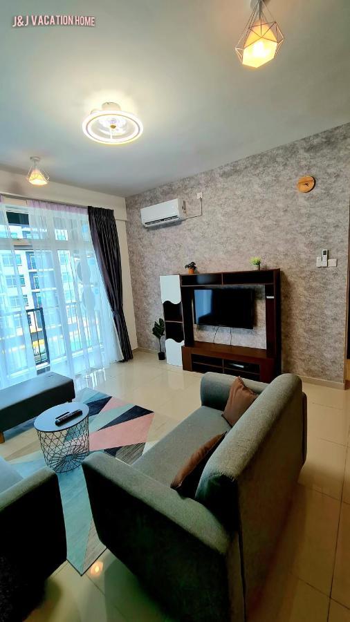 J&J Vacation Home@Novo8 Residence Kampong Tambak Eksteriør bilde