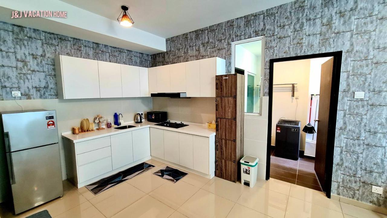 J&J Vacation Home@Novo8 Residence Kampong Tambak Eksteriør bilde