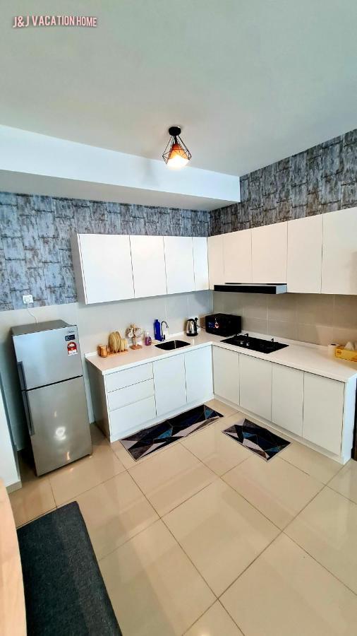 J&J Vacation Home@Novo8 Residence Kampong Tambak Eksteriør bilde