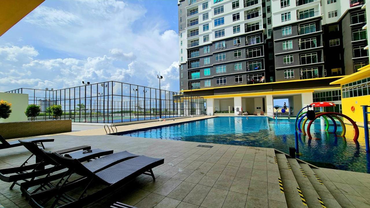 J&J Vacation Home@Novo8 Residence Kampong Tambak Eksteriør bilde